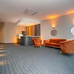 Center Suite